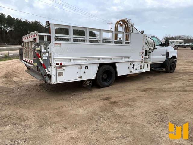 Image of Chevrolet 5500HD equipment image 4