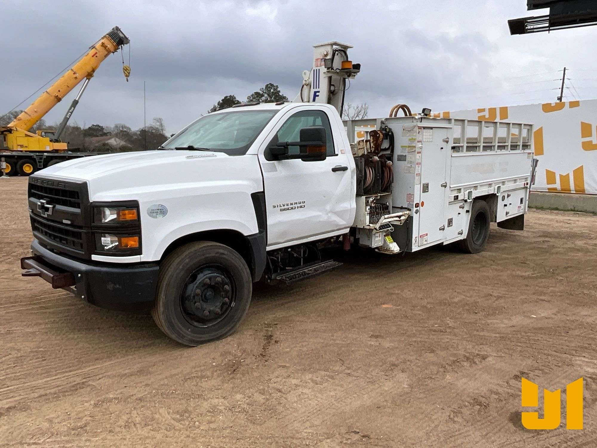 2019 Chevrolet 5500HD Equipment Image0