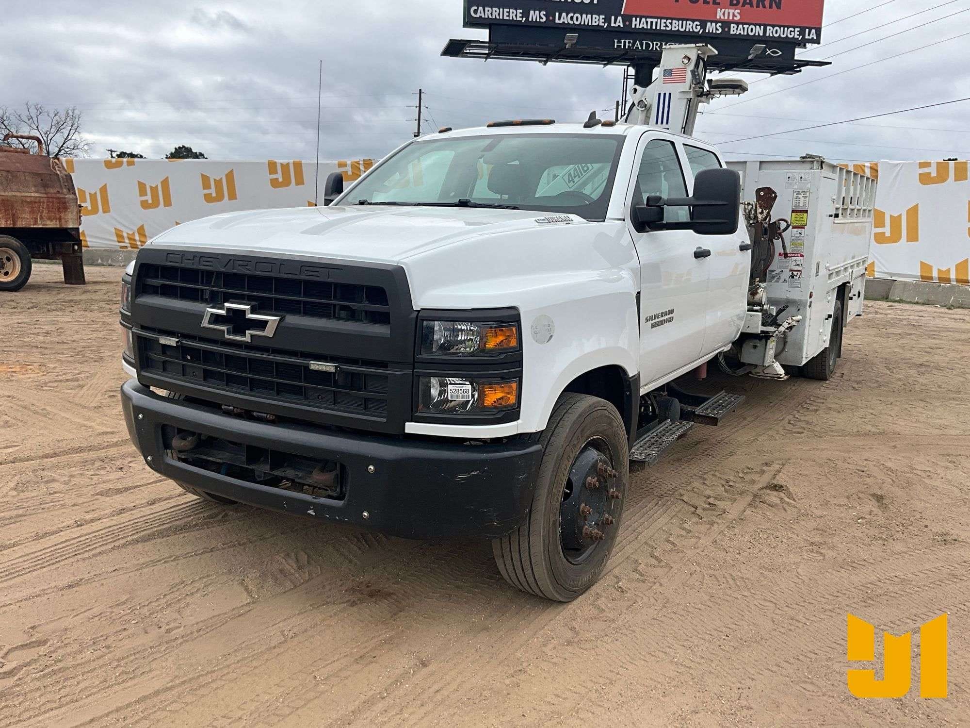 2019 Chevrolet 6500HD Equipment Image0