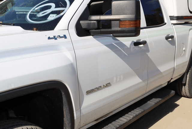 Image of GMC 2500HD equipment image 3