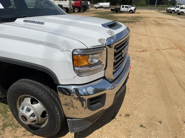 Image of GMC 3500HD equipment image 4