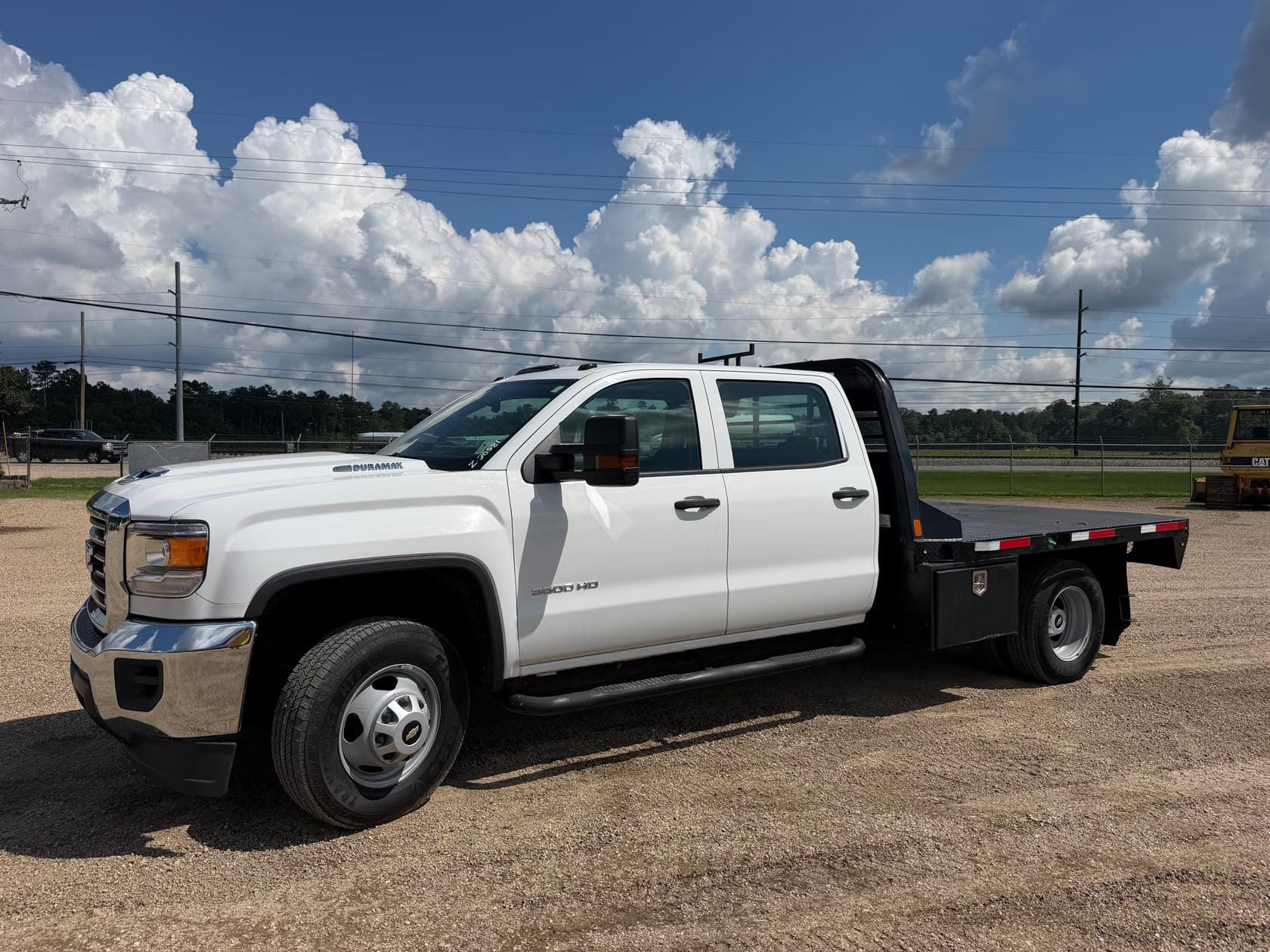 2019 GMC 3500HD Equipment Image0