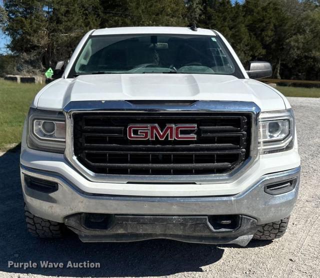 Image of GMC Sierra 1500 equipment image 1