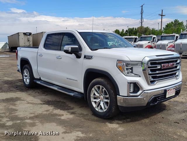 Image of GMC Sierra 1500 equipment image 2