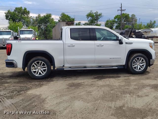 Image of GMC Sierra 1500 equipment image 3
