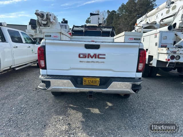 Image of GMC 2500HD equipment image 3