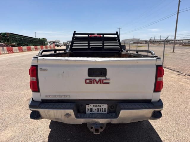 Image of GMC 2500HD equipment image 4