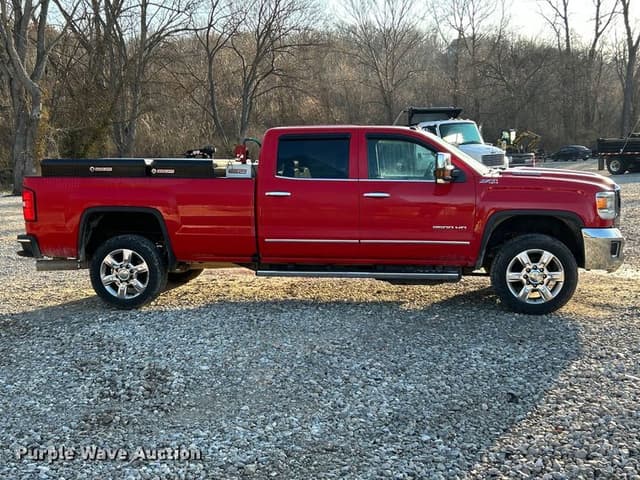 Image of GMC 2500HD equipment image 3