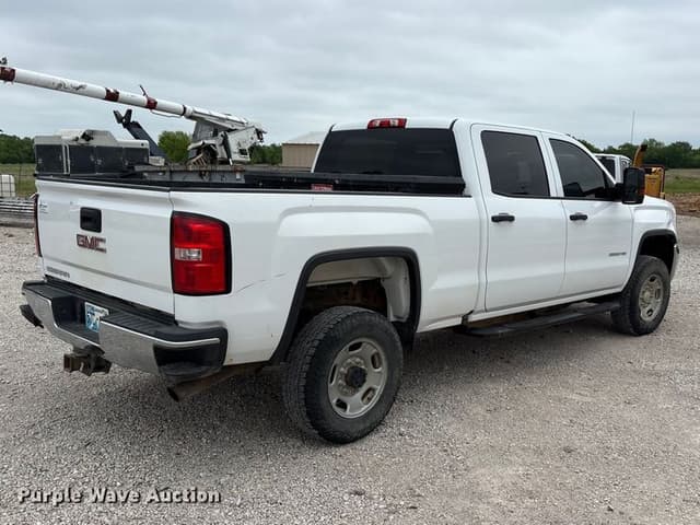 Image of GMC 2500HD equipment image 4