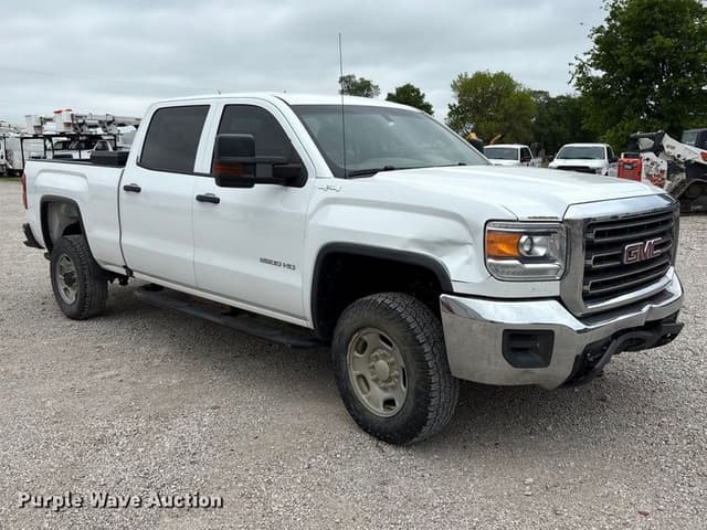 Image of GMC 2500HD equipment image 2