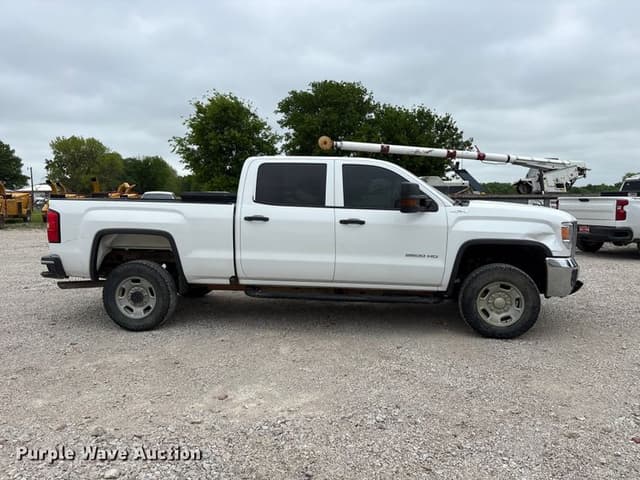 Image of GMC 2500HD equipment image 3