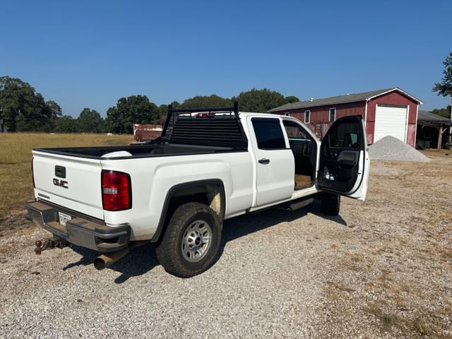 Image of GMC 3500HD equipment image 2