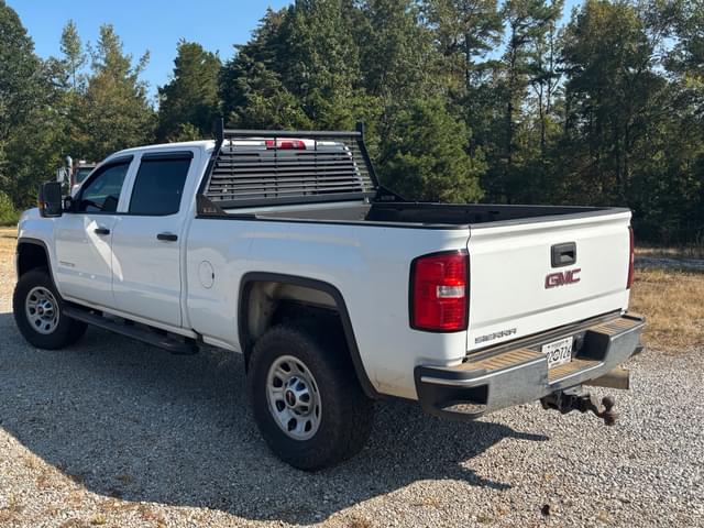 Image of GMC 3500HD equipment image 4