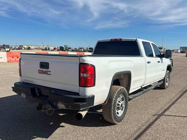 Image of GMC 3500HD equipment image 3