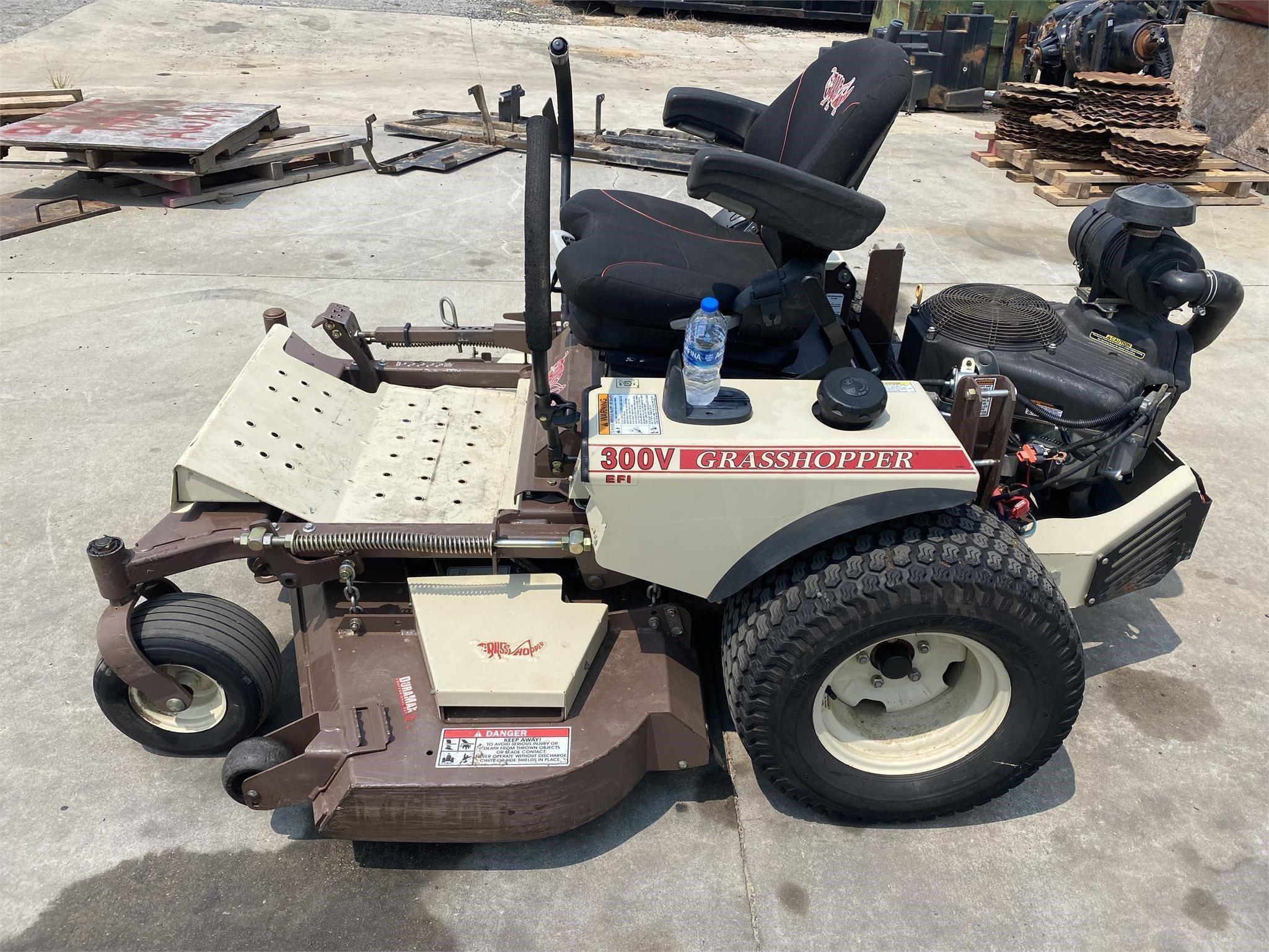 2019 Grasshopper 300V Equipment Image0