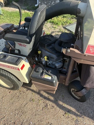 2019 Grasshopper 526V Equipment Image0