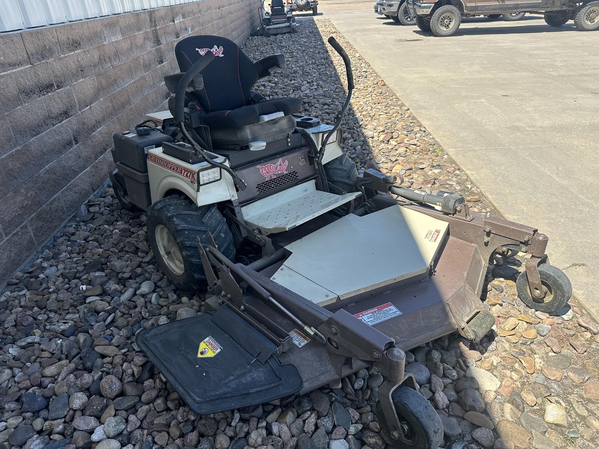 2019 Grasshopper 727EFI Equipment Image0