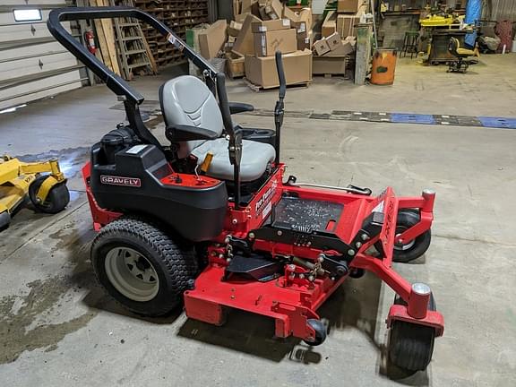 Image of Gravely Pro-Turn 252 equipment image 1