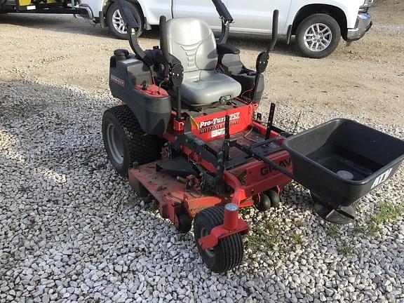 Image of Gravely Pro-Turn 252 equipment image 2