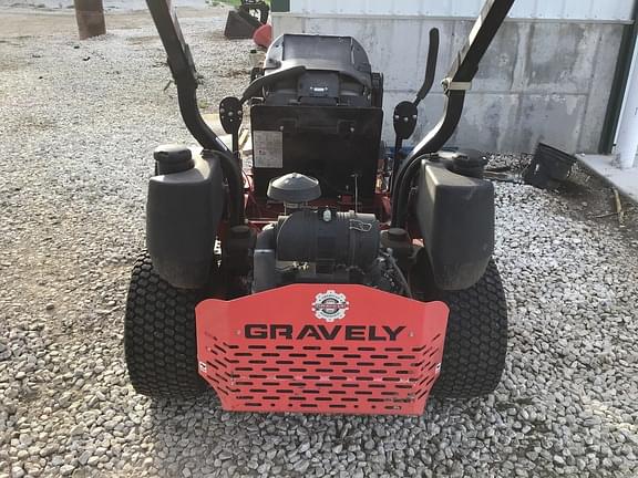 Image of Gravely Pro-Turn 252 equipment image 4