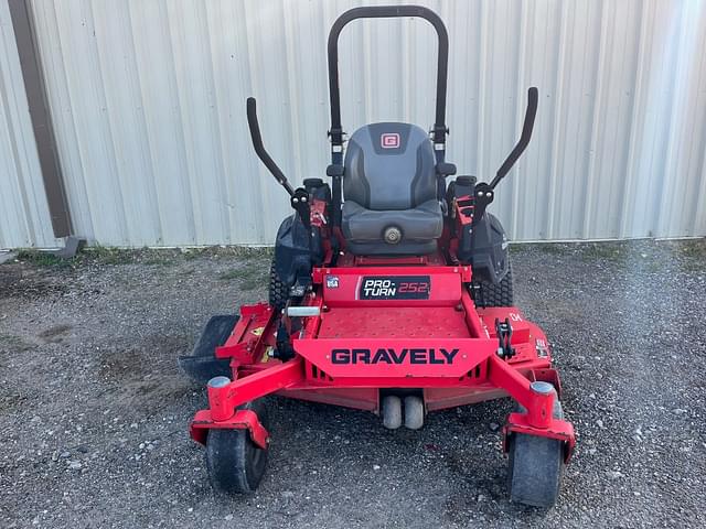 Image of Gravely Pro-Turn 252 equipment image 1