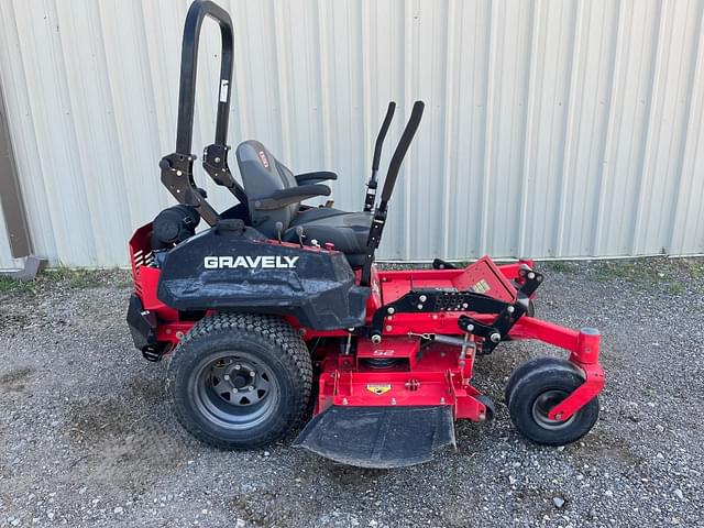 Image of Gravely Pro-Turn 252 equipment image 2