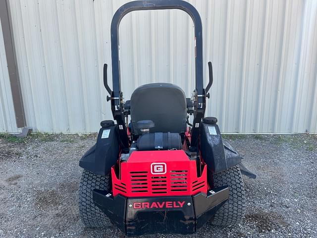 Image of Gravely Pro-Turn 252 equipment image 3