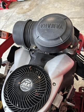 Image of Gravely Pro-Turn 472 equipment image 4