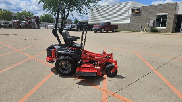 Image of Gravely pro-turn Z52 equipment image 3