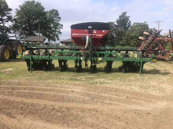 2019 Great Plains YP825A3P Equipment Image0