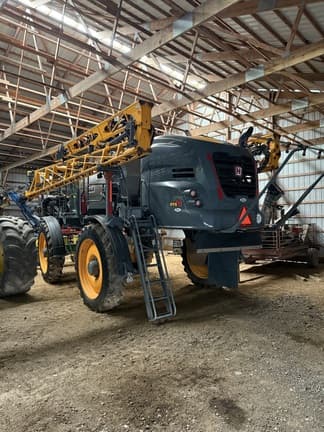 Image of Hagie STS10 equipment image 2