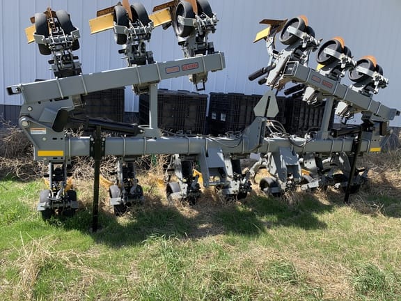 2019 Hiniker 6000 Equipment Image0