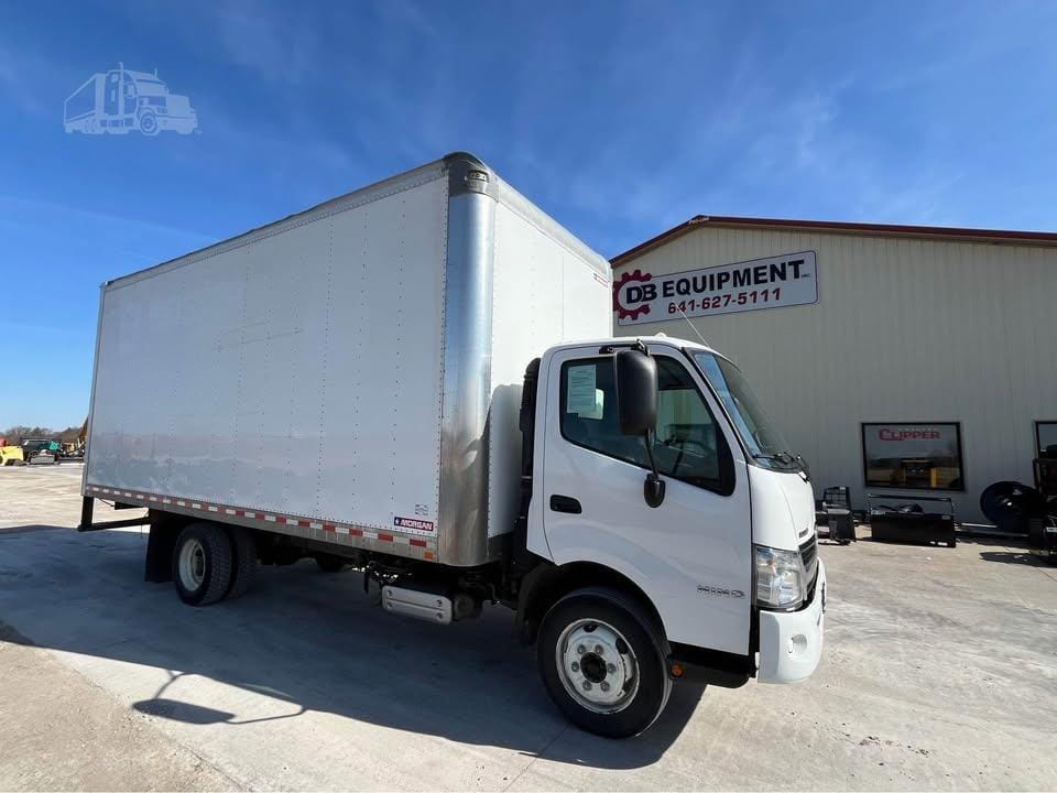 2019 Hino 195 Equipment Image0