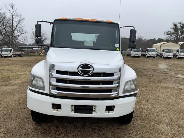 Image of Hino 268 equipment image 2