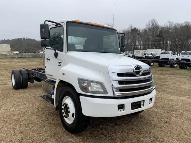 Image of Hino 268 equipment image 4