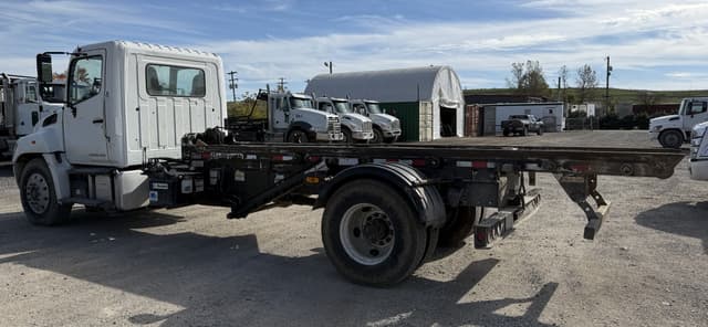 Image of Hino 338 equipment image 3