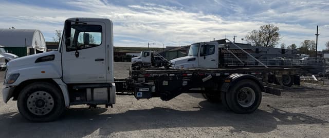 Image of Hino 338 equipment image 2