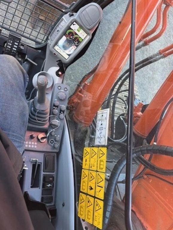 Image of Hitachi EX225USR equipment image 4
