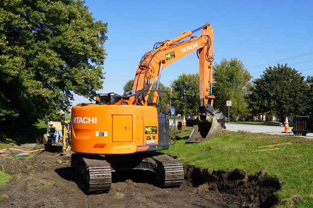 Image of Hitachi ZX225US-6 equipment image 3