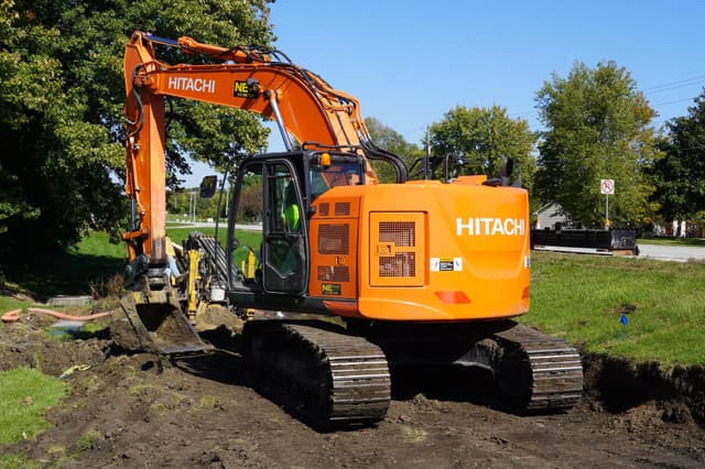 Image of Hitachi ZX225US-6 equipment image 1