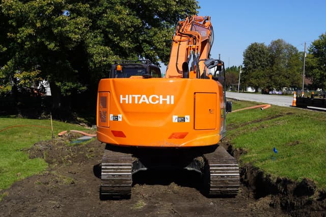 Image of Hitachi ZX225US-6 equipment image 2