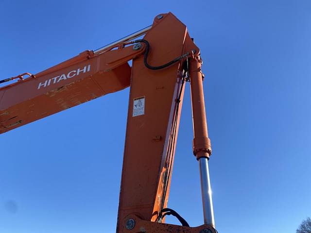 Image of Hitachi ZX350LC equipment image 4