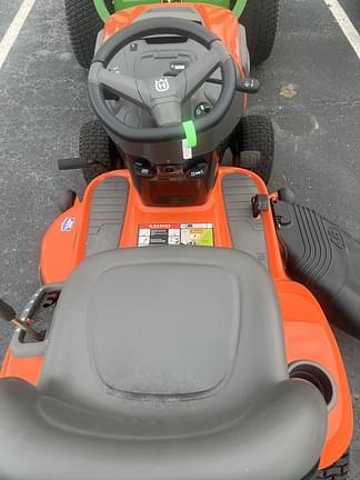 Image of Husqvarna YTH22V46 equipment image 2