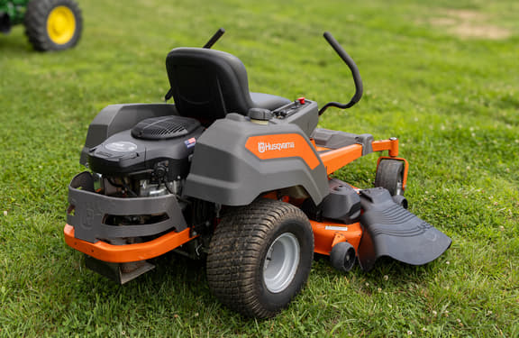 Image of Husqvarna Z254 equipment image 3
