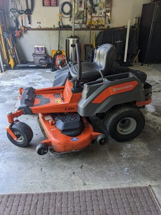 2019 Husqvarna Z254 Equipment Image0