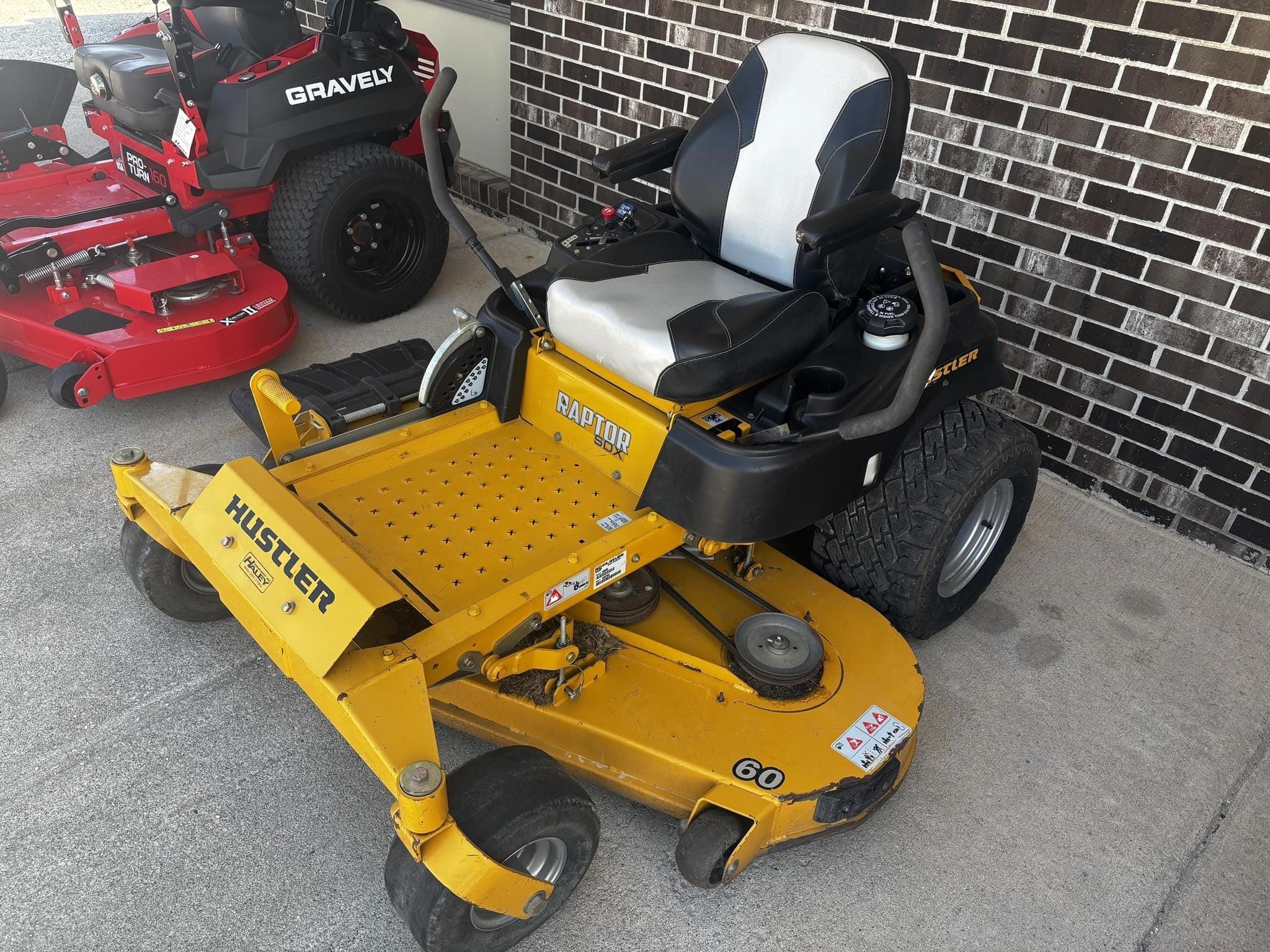 2019 Hustler Raptor SD60 Equipment Image0