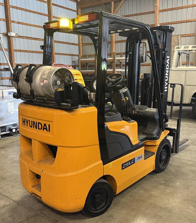 Image of Hyundai 25LC-7A equipment image 2