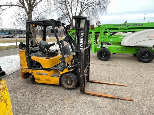 Image of Hyundai 25LC-7A equipment image 3