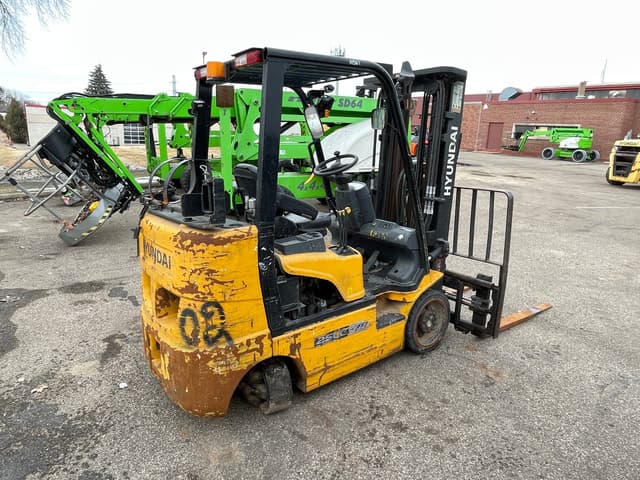 Image of Hyundai 25LC-7A equipment image 4