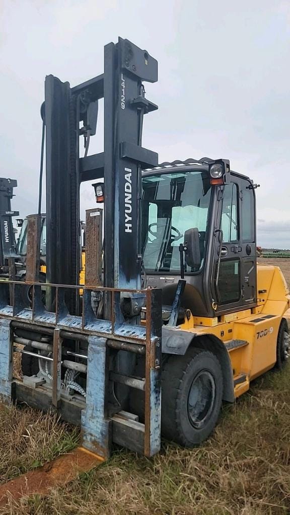 2019 Hyundai 70D-9 Equipment Image0